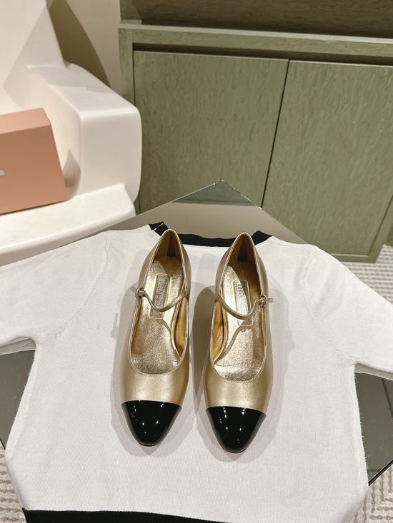 Miu Miu Classic Pointed Toe Leather Mid Heel Dress Shoes