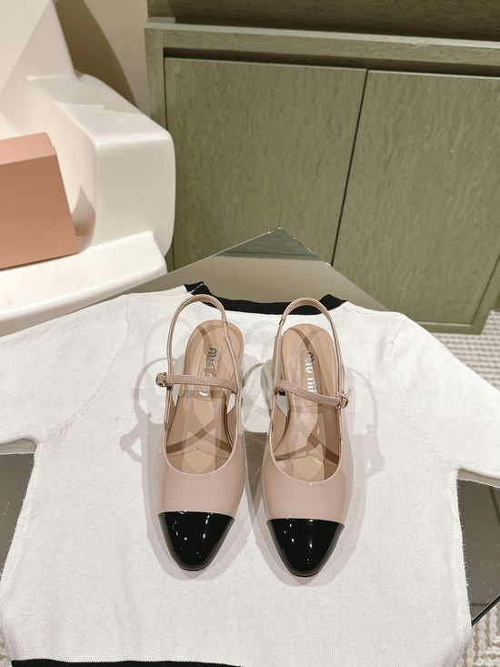 Miu Miu Classic Pointed Toe Leather Mid Heel Dress Shoes