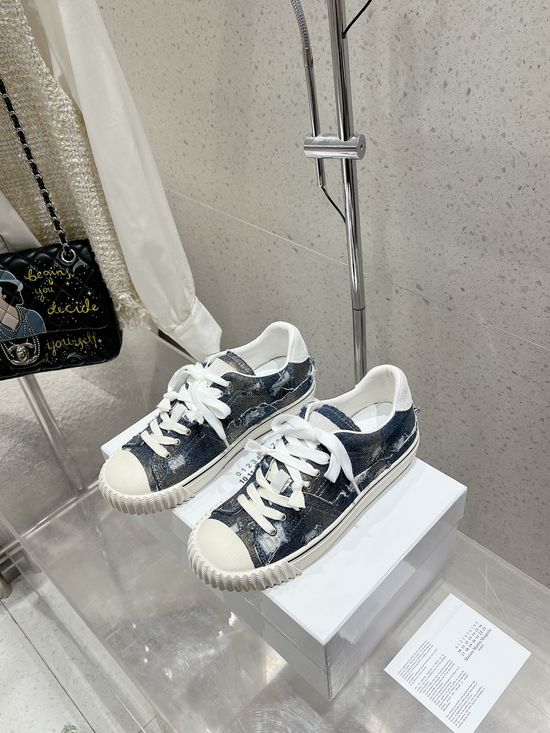 Maison Margiela Distressed Style Leather Upper Breathable Casual Trainers