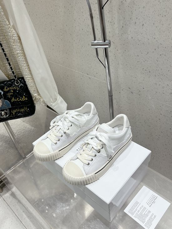 Maison Margiela Distressed Style Leather Upper Breathable Casual Trainers