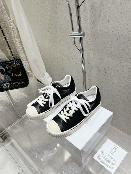 Maison Margiela Distressed Style Leather Upper Breathable Casual Trainers