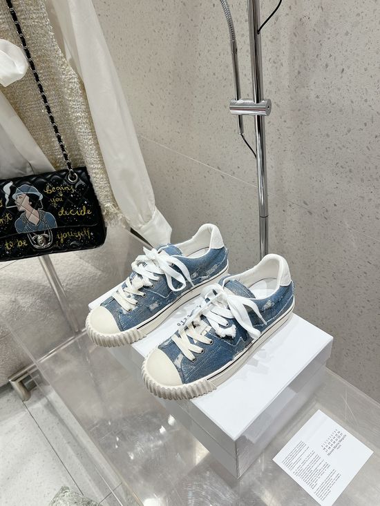 Maison Margiela Distressed Style Leather Upper Breathable Casual Trainers