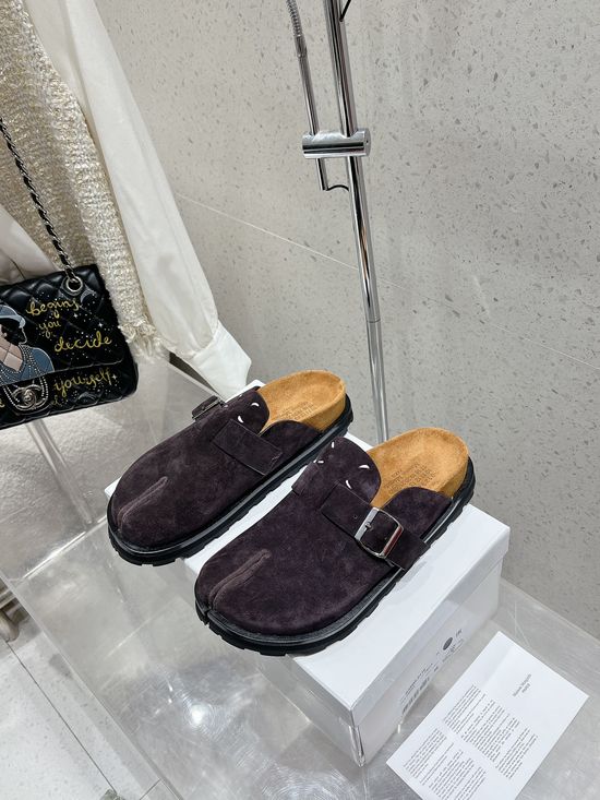 Maison Margiela Stylish Split-Toe Slip-On Sandals for Everyday Wear