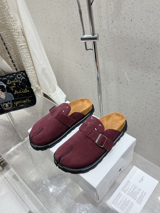 Maison Margiela Stylish Split-Toe Slip-On Sandals for Everyday Wear