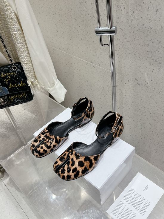Maison Margiela Leopard Print Leather Split Toe Classic Casual Shoes