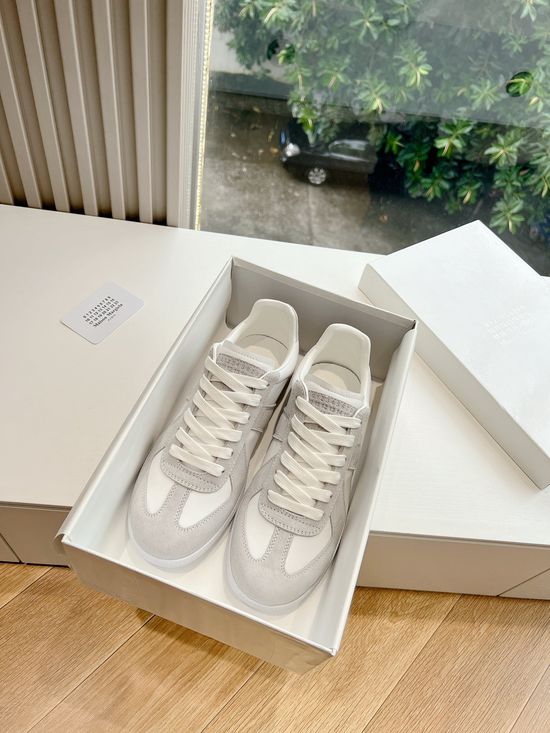 Maison Margiela Soft Leather Casual Training Shoes with Breathable Lining
