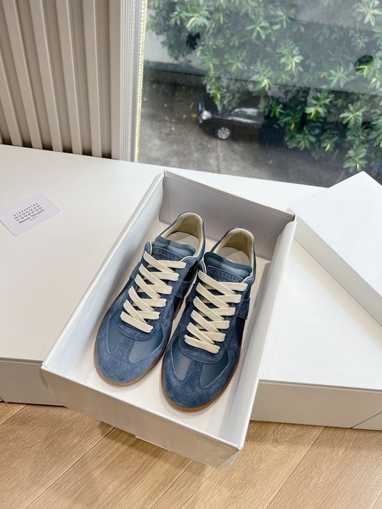 Maison Margiela Soft Leather Casual Training Shoes with Breathable Lining