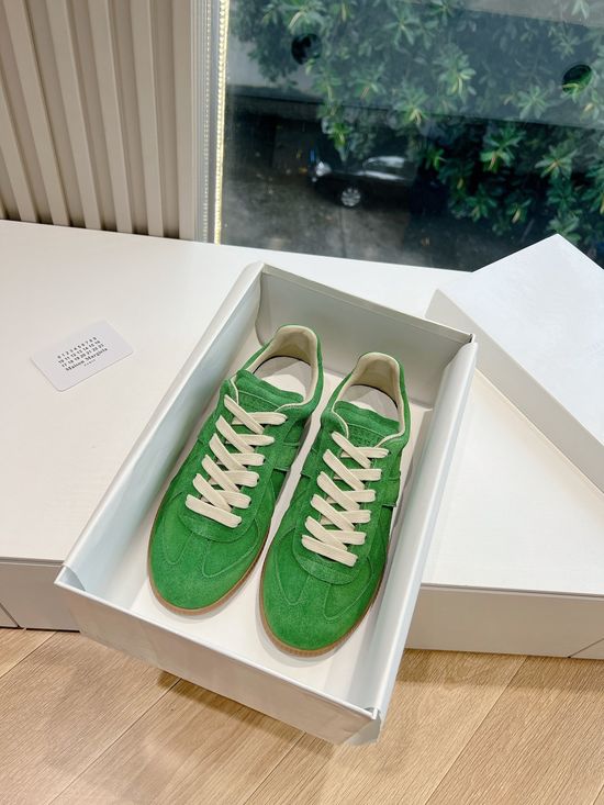 Maison Margiela Soft Leather Casual Training Shoes with Breathable Lining