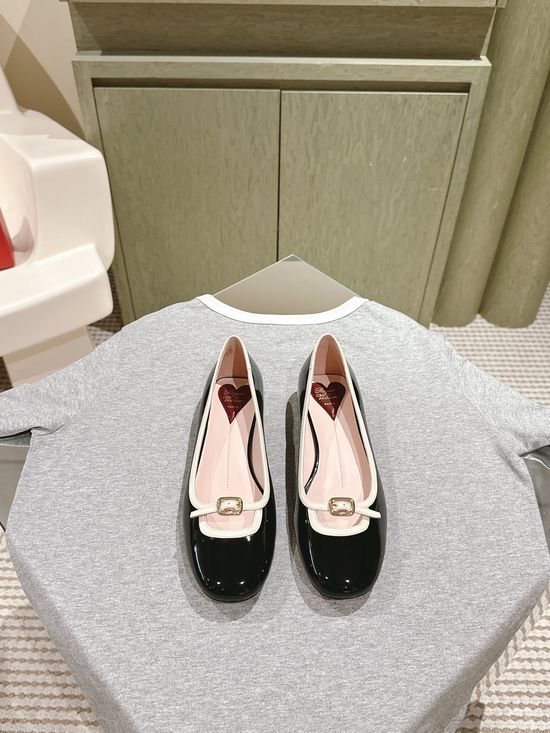 Roger Viver Elegant Patent Leather Round Toe Dress Pumps