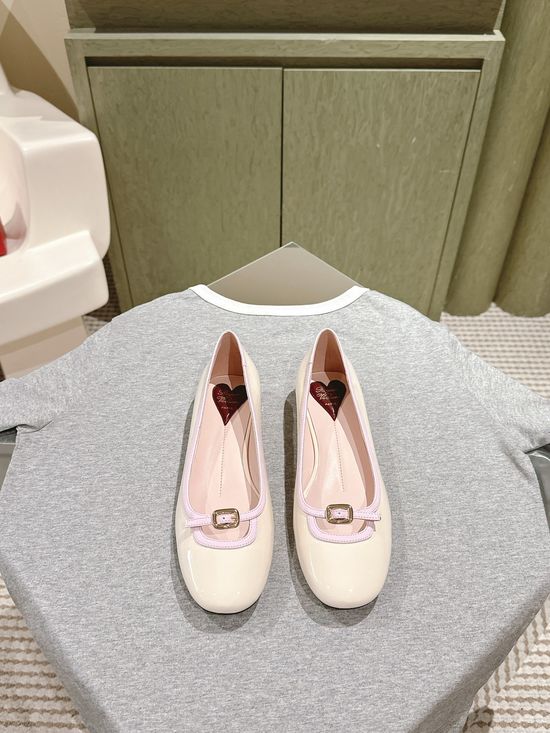 Roger Viver Elegant Patent Leather Round Toe Dress Pumps