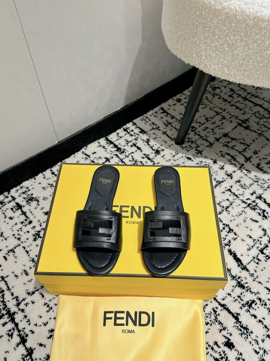 Fendi Soft Solid Color Flat Slides Comfortable Summer Footwear