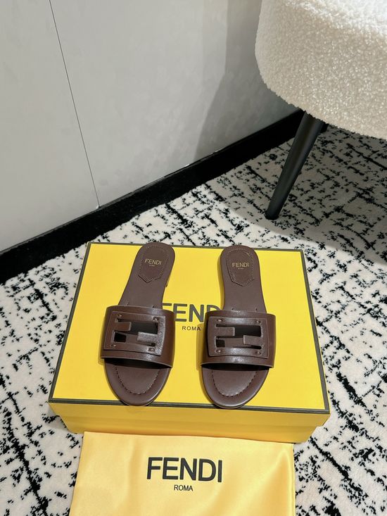 Fendi Soft Solid Color Flat Slides Comfortable Summer Footwear