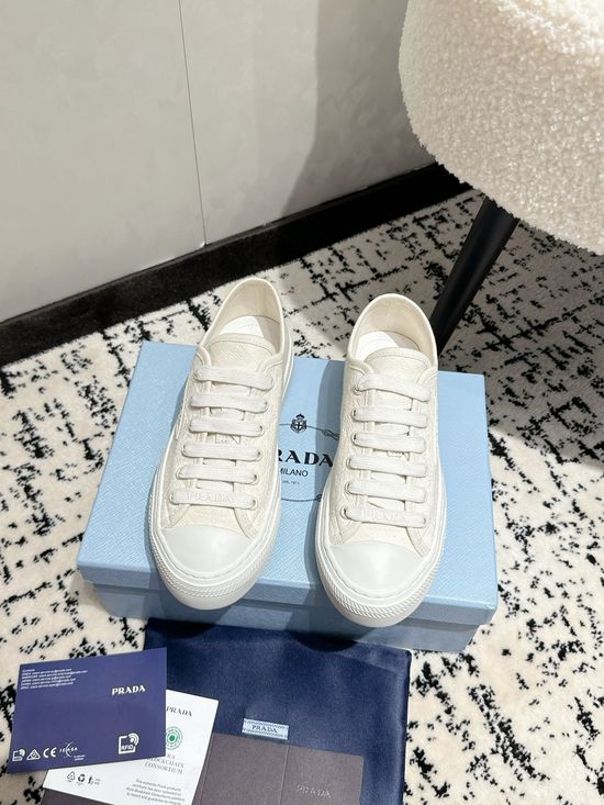 Prada Classic Logo Casual Sports Shoes Durable Comfortable Footwear