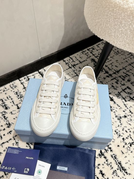 Prada Classic Logo Casual Sports Shoes Durable Comfortable Footwear