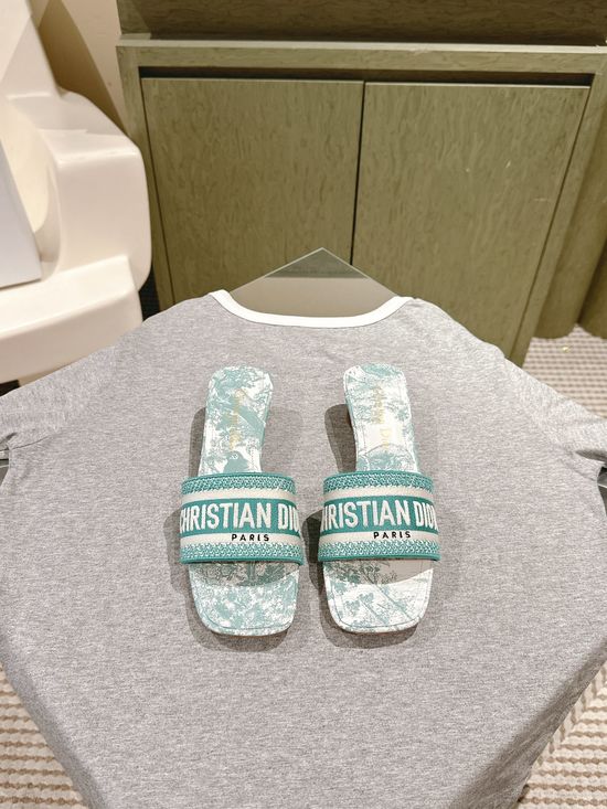 Gucci Embroidered Comfort Slide Sandals with Premium Leather Insole
