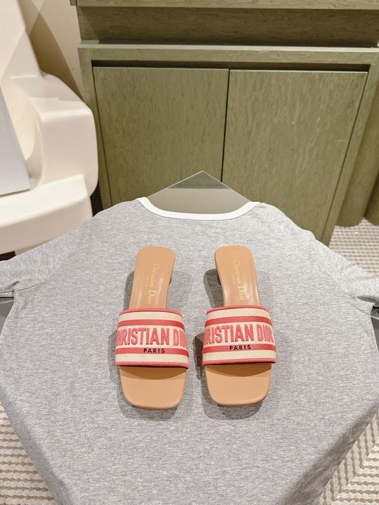 Gucci Embroidered Comfort Slide Sandals with Premium Leather Insole