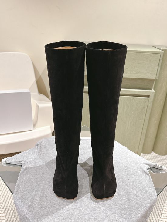 Maison Margiela Square Toe Knee High Fashion Boots with Non-slip Sole