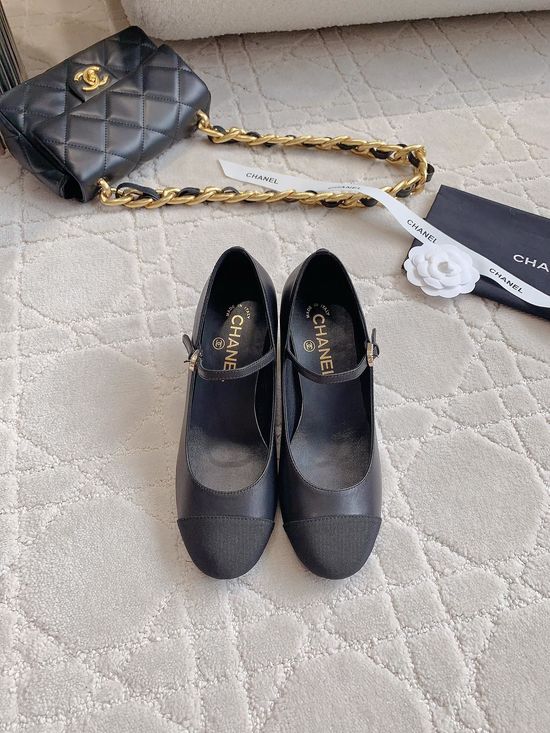 Chanel Classic Logo Decor Chunky Heel Genuine Leather Pumps