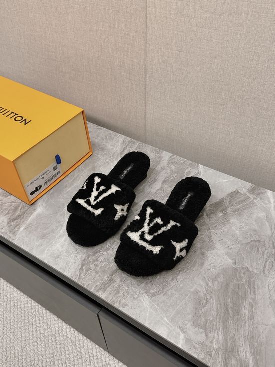 Louis Vuitton Warm Wool Platform Slip On Slippers Comfortable Casual Shoes
