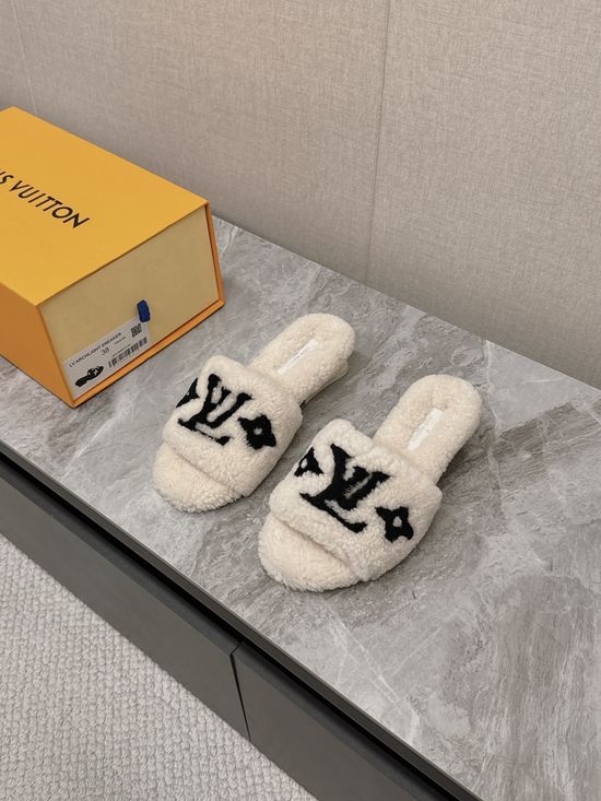 Louis Vuitton Warm Wool Platform Slip On Slippers Comfortable Casual Shoes