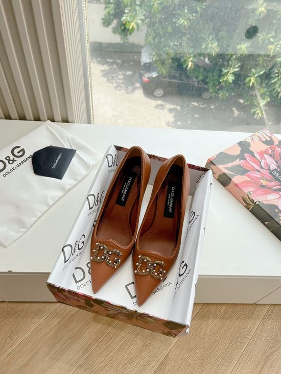 Dolce & Gabbana Elegant Lace Stiletto Heel Formal Dress Pumps