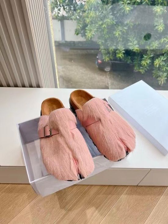 Maison Margiela Cozy Split Toe Fuzzy Slip On Slippers