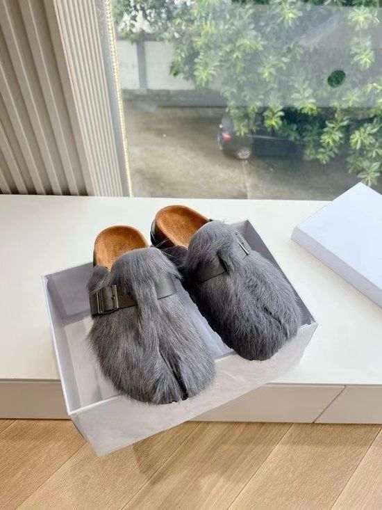 Maison Margiela Cozy Split Toe Fuzzy Slip On Slippers