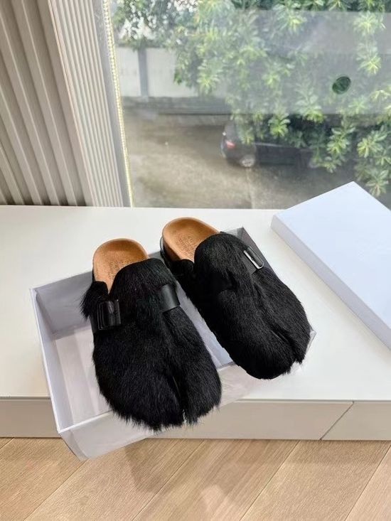 Maison Margiela Cozy Split Toe Fuzzy Slip On Slippers
