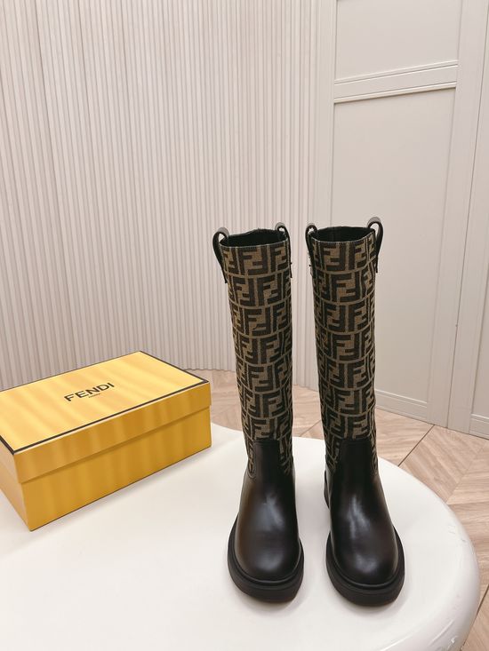 Fendi Embossed Ankle Boots Comfortable Lining Anti-slip Sole