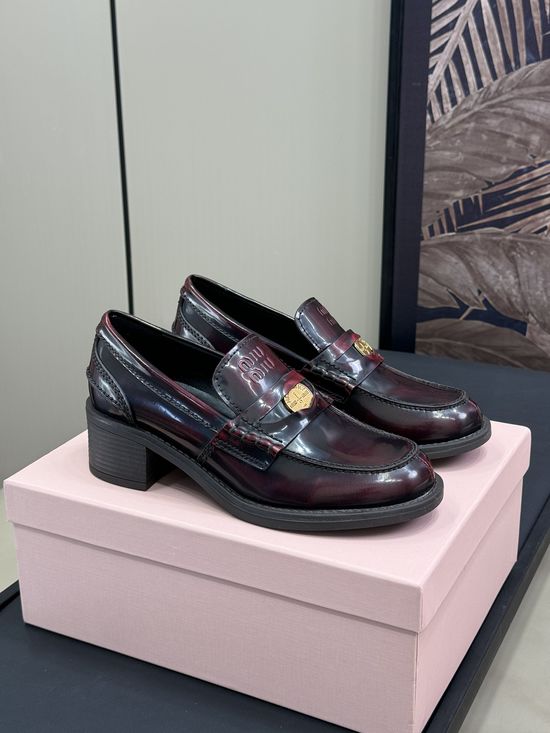 Miu Miu Cowhide Chunky Heel Comfortable Leg-lengthening Loafers