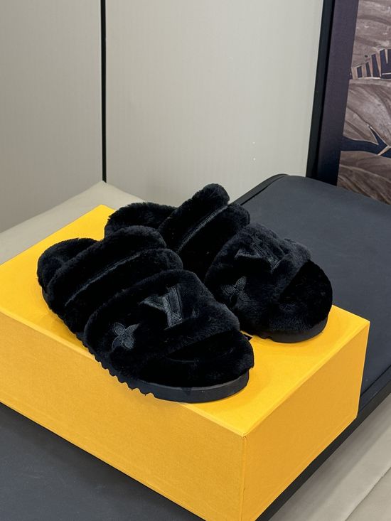 Louis Vuitton Shearling Lined Comfortable Lightweight Slippers