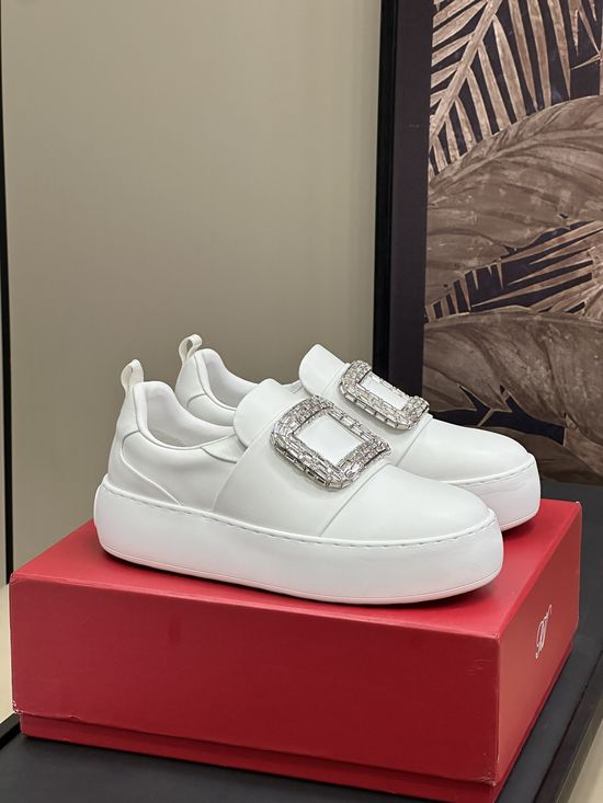 Roger Viver Soft Lambskin Elevating Lightweight Casual Sneakers