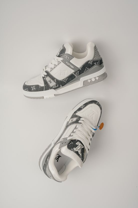 Louis Vuitton Leather Round-Toe Lace-Up Low-Top Sneakers