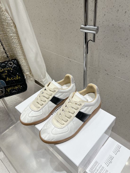 Maison Margiela Knitted Slip On Casual Training Shoes With Cut Out Details