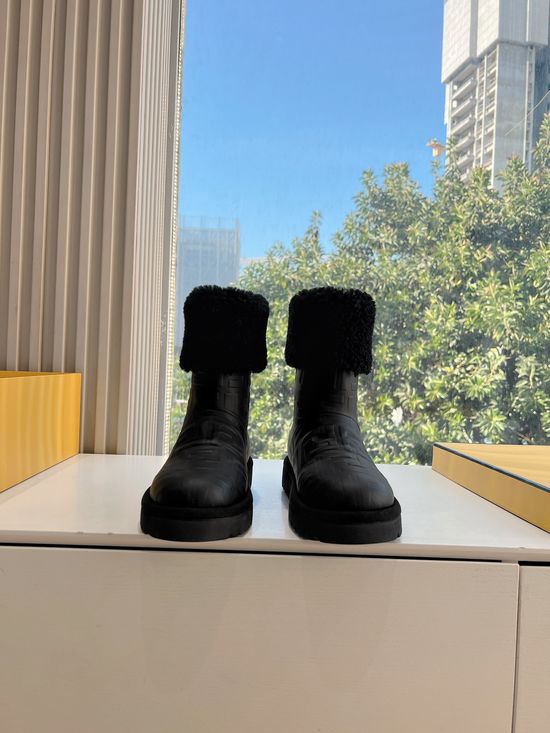 Fendi Genuine Leather Casual Shoes with Shearling Lining