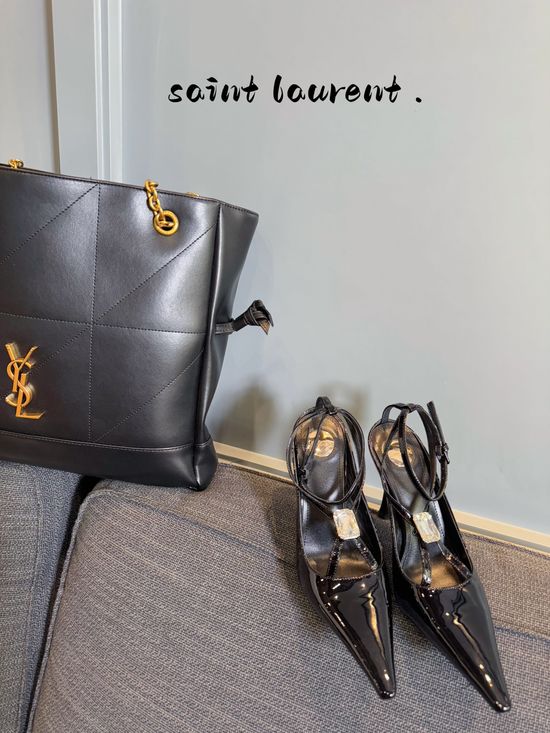Yves Saint Laurent Chic Patent Leather Upper Stiletto Heel Dress Shoes