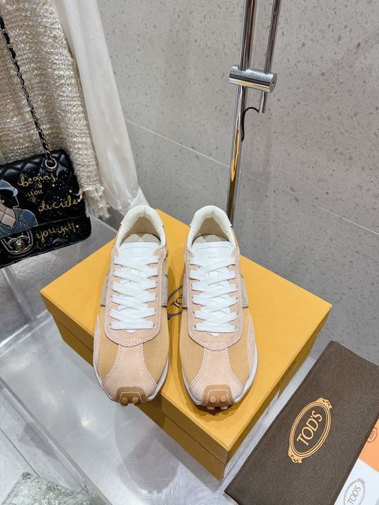 Tods Retro-Inspired Low-Top Lace-Up Shoes with Contrast Trim