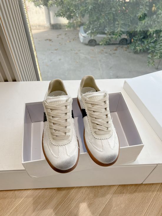 Maison Margiela Breathable Canvas Casual Training Shoes with Comfort Lining