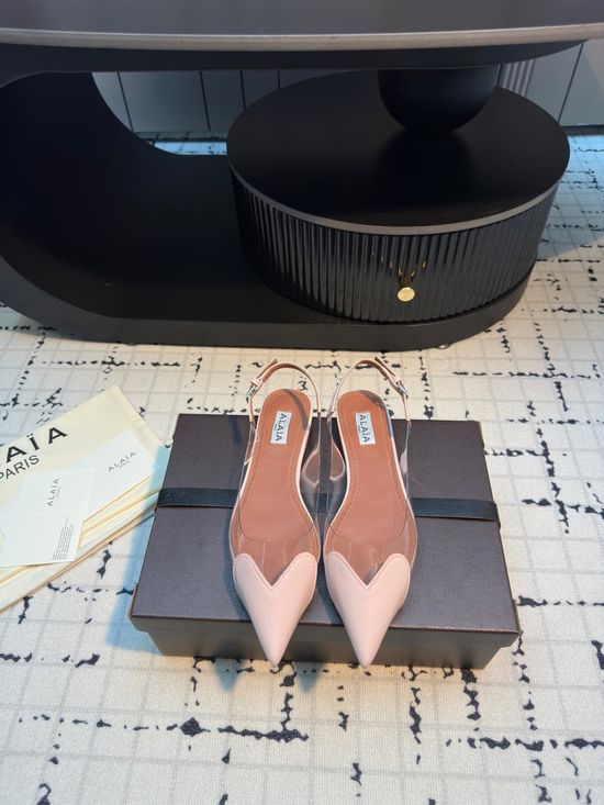 Alaia Heart Design Patent Leather Flat Slide Sandals