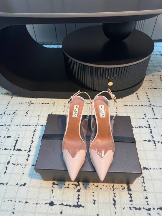 Alaia Heart Design Patent Leather Flat Slide Sandals