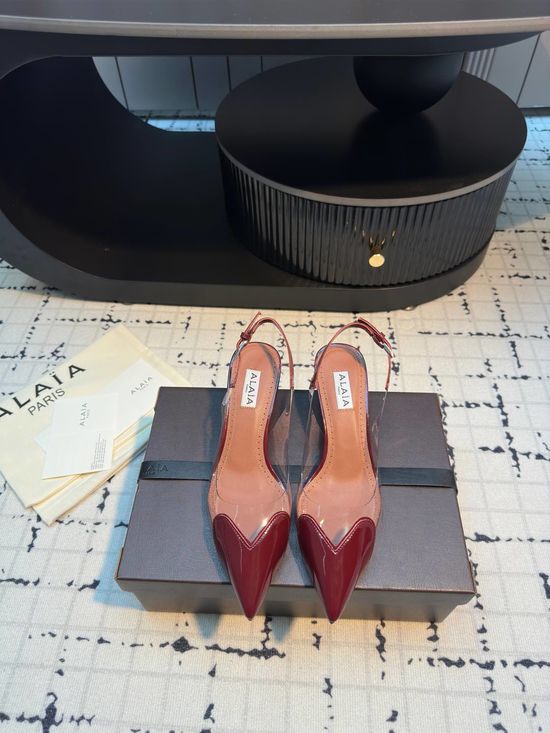 Alaia Heart Design Patent Leather Flat Slide Sandals