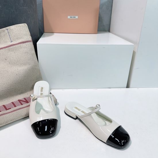 Miu Miu Patent Leather Pearl Buckle Low Heel Mule Shoes