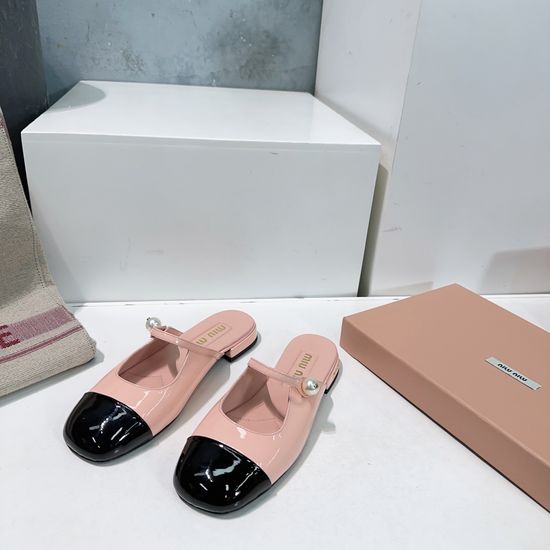 Miu Miu Patent Leather Pearl Buckle Low Heel Mule Shoes
