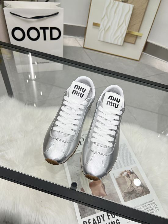 Miu Miu Cowhide Casual Training Shoes Non-slip Soft Comfortable Sneakers