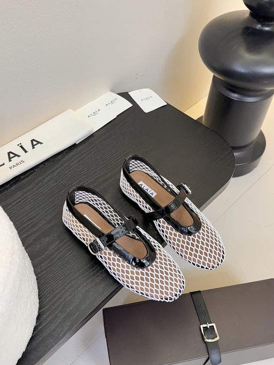 Alaia Classic Hardware Decor Leather Ballet Flats Versatile Daily Shoes