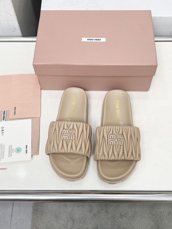 Miu Miu Embroidered Flat Slip-On Casual Slippers