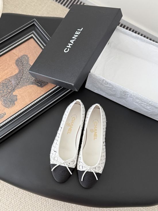 Chanel Classic Round Toe Comfortable Ballet Flats with Premium Material