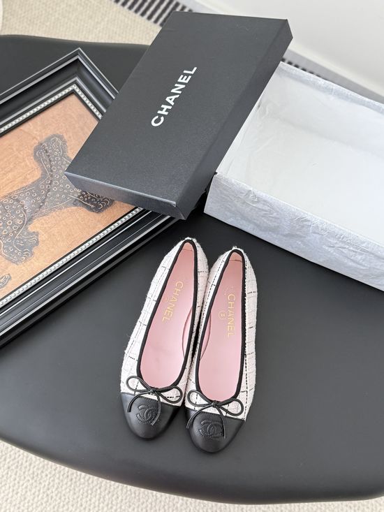 Chanel Classic Round Toe Comfortable Ballet Flats with Premium Material