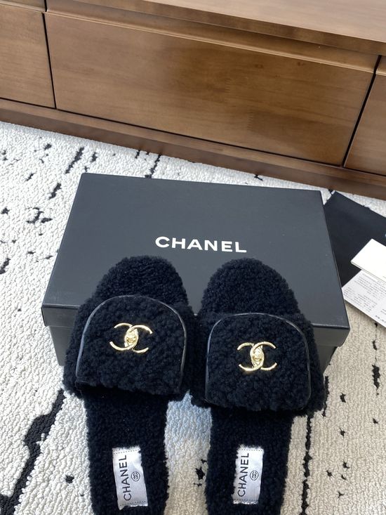 Chanel Retro Round-Toe Flat Slippers with Wool Interior