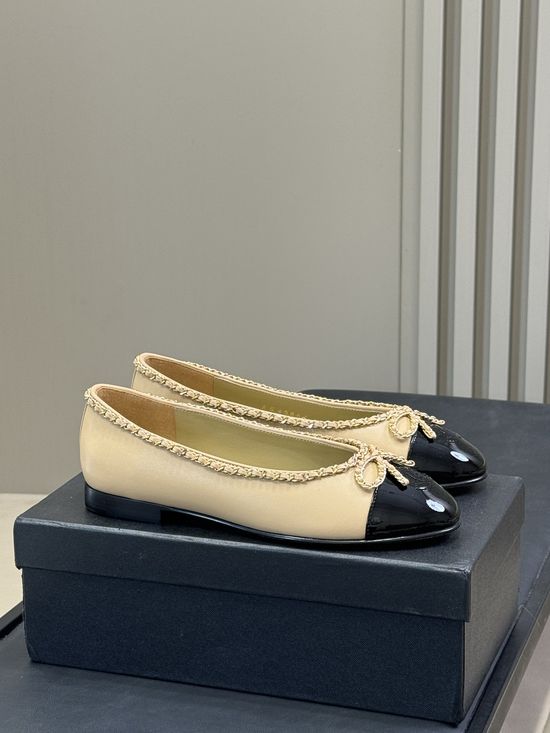 Chanel Bow Chain Decorated Calfskin Ballet Flats with Leather Sole